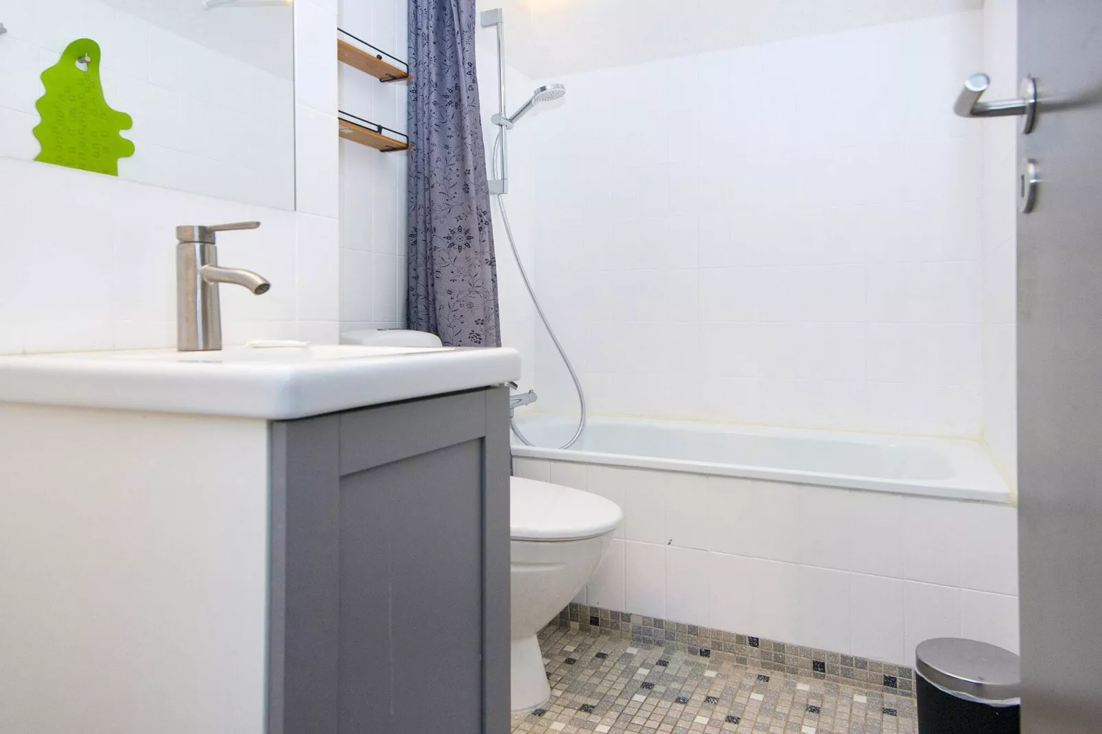 3 room,ground floor or 1.-Indoor