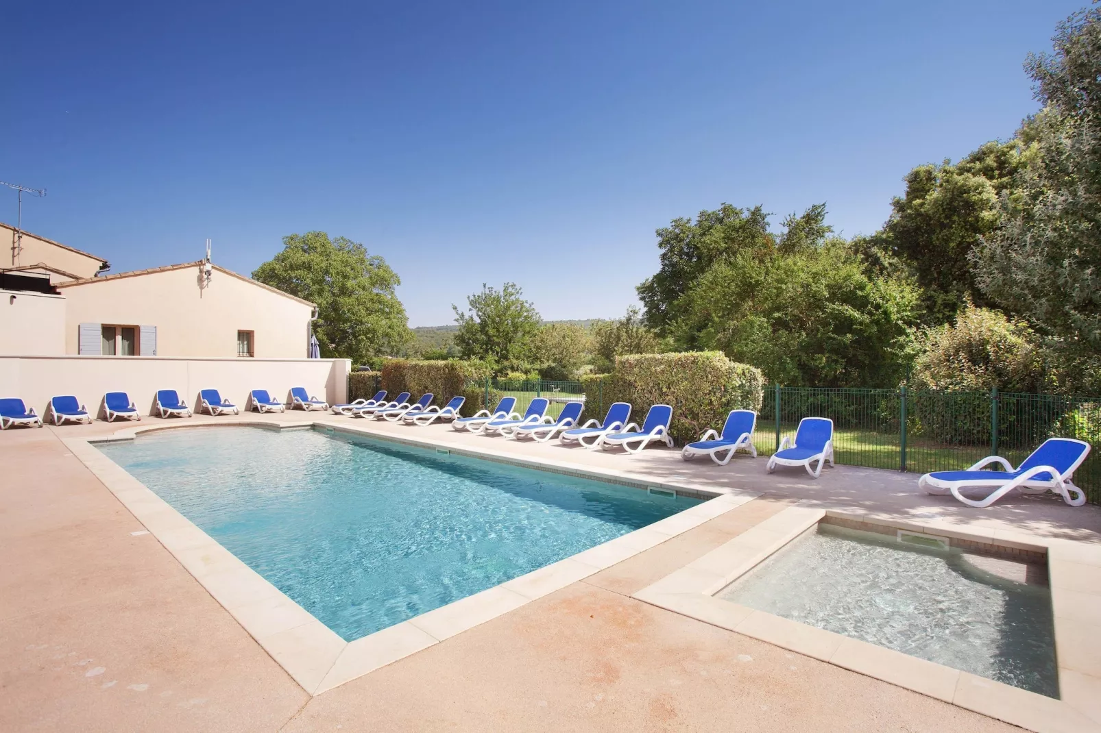 Les 4 Soleils 1-Pool