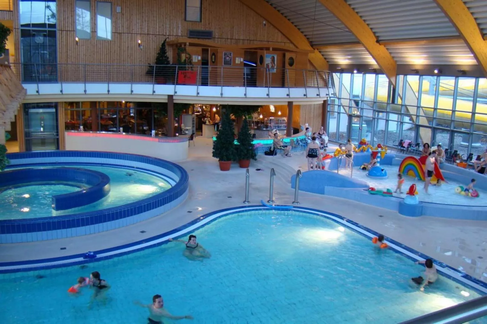 Typ A ca90-97qm-Schwimmbad