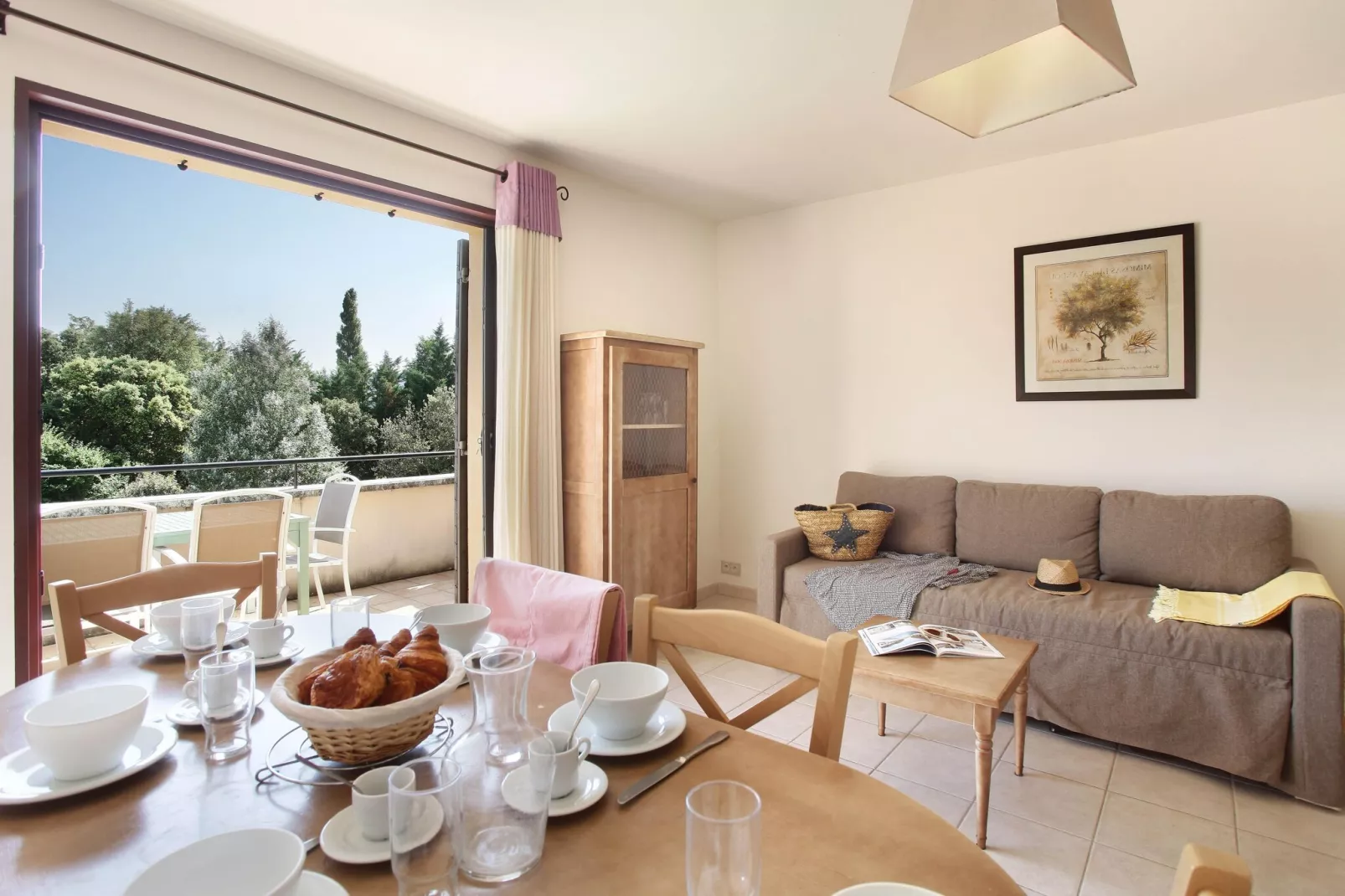 Les 4 Soleils 1-Dining room