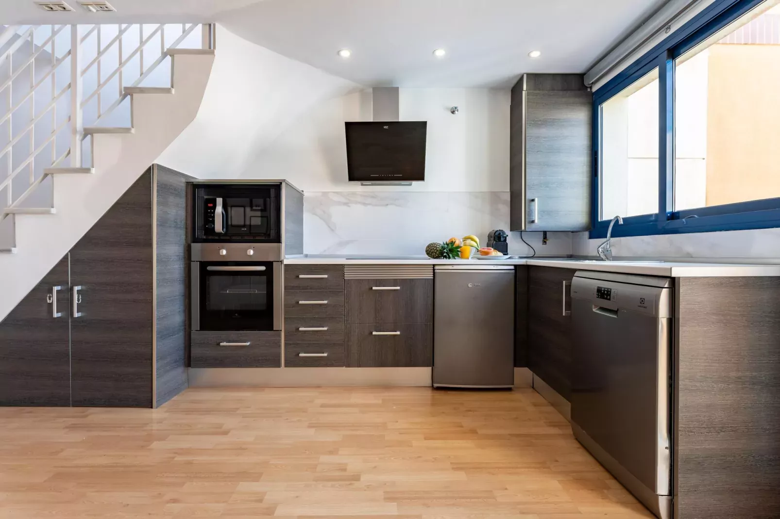 CT 252 - Faro's Malaga Citylights - Amazing Roof Terrace-Kitchen