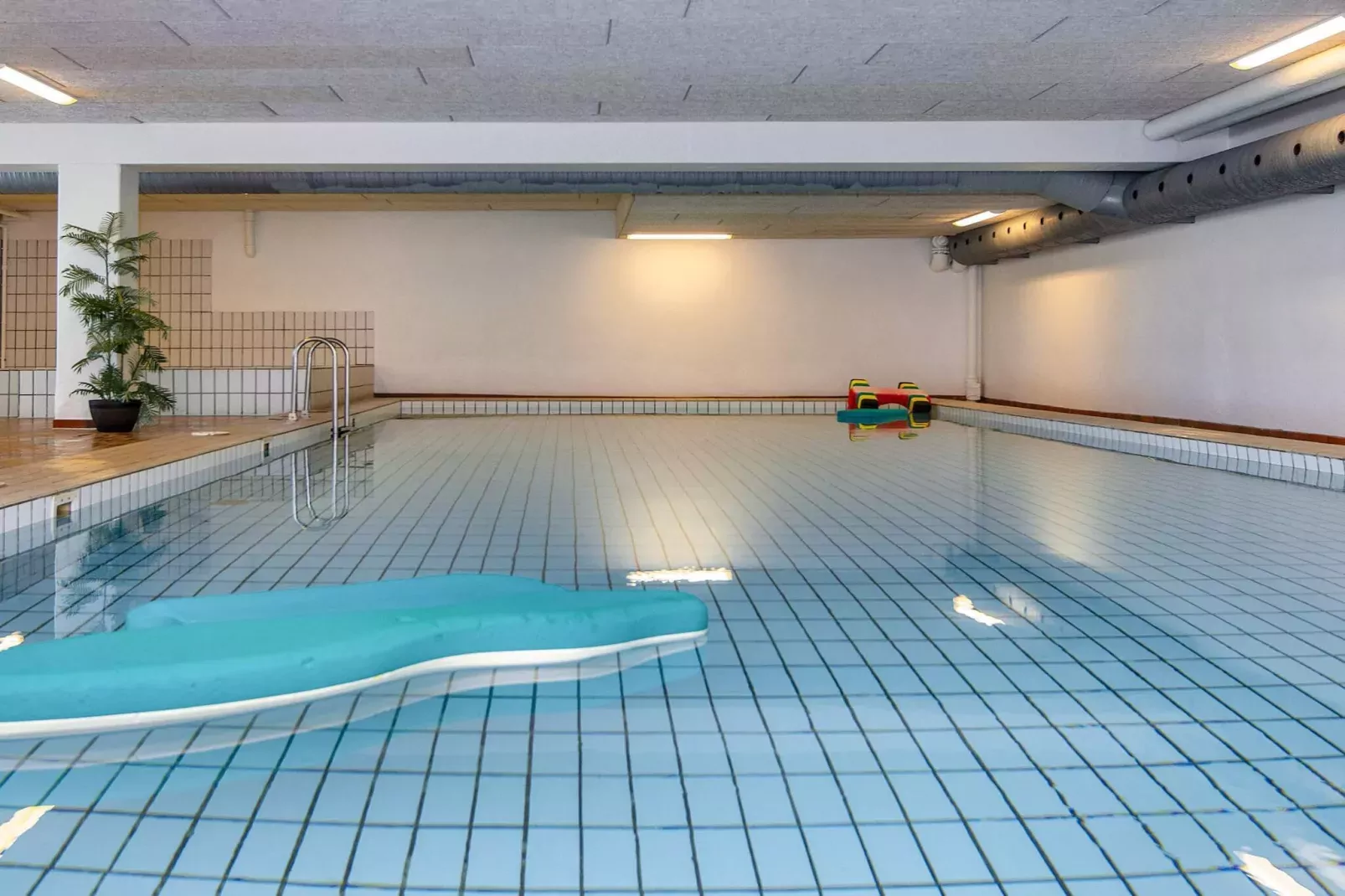 3 room,1 st floor,penthouse-Schwimmbad