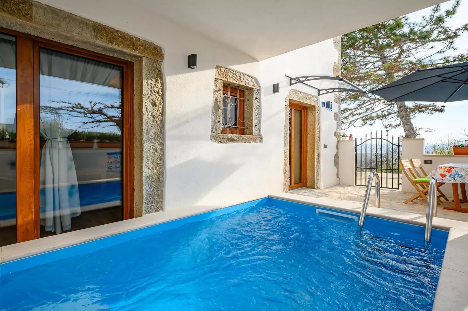 poolofhouse