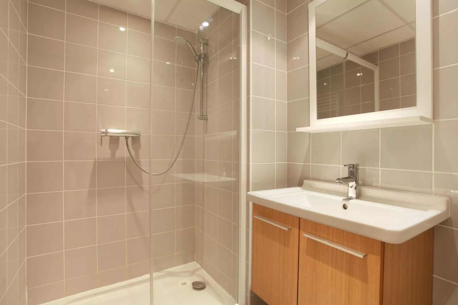 Les 4 Soleils 1-Bathroom
