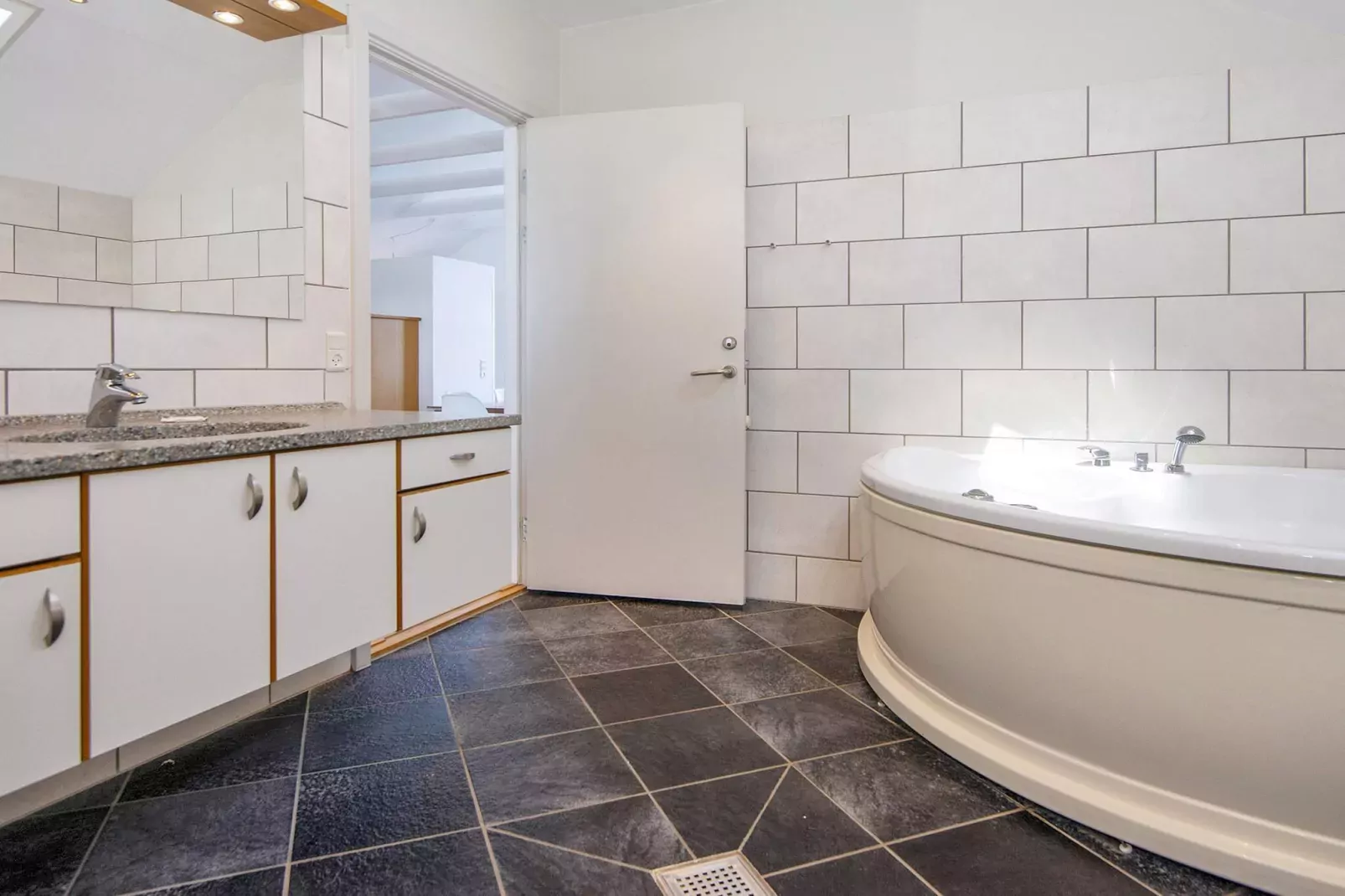 3 room,1 st floor,penthouse-Innen