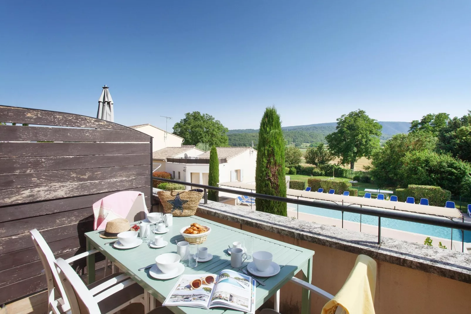 Les 4 Soleils 1-Terrace balcony