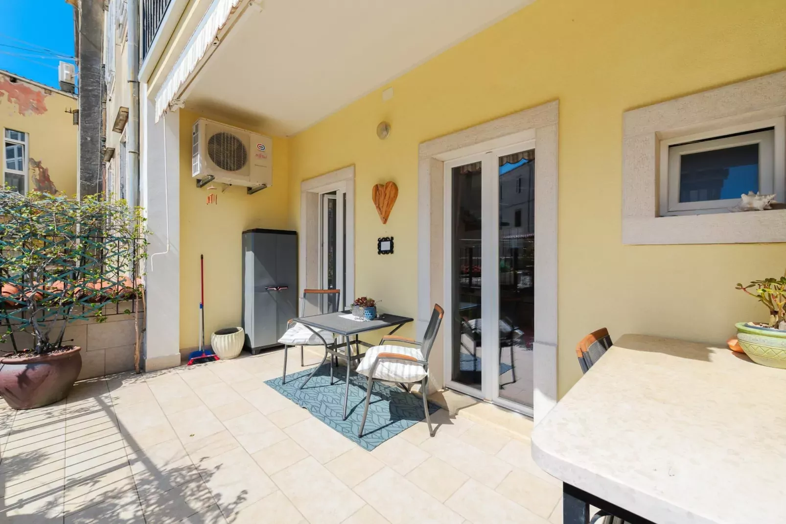 Apartment Nina-Terrace balcony
