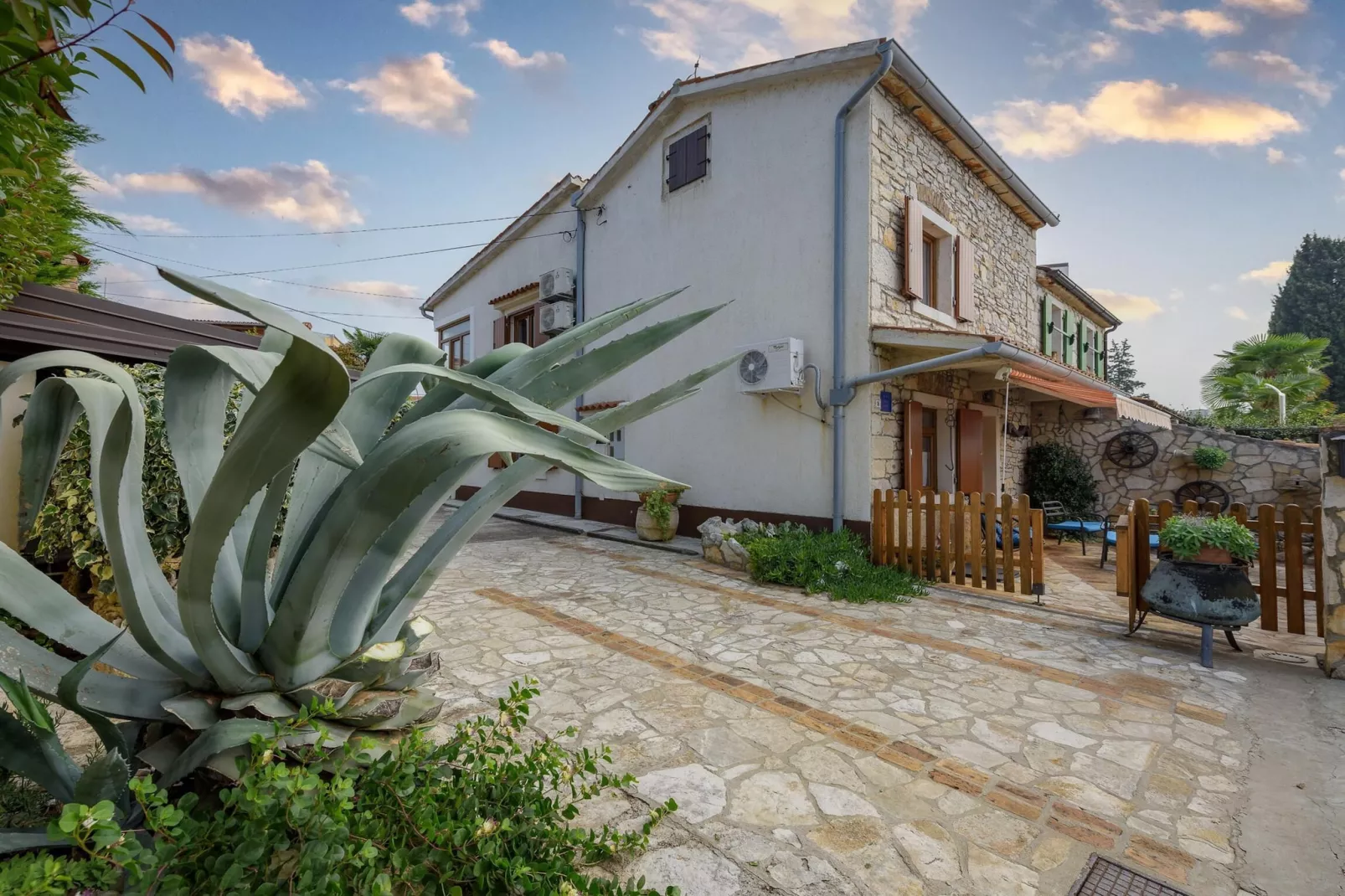 Casa Astrid-Exterior summer