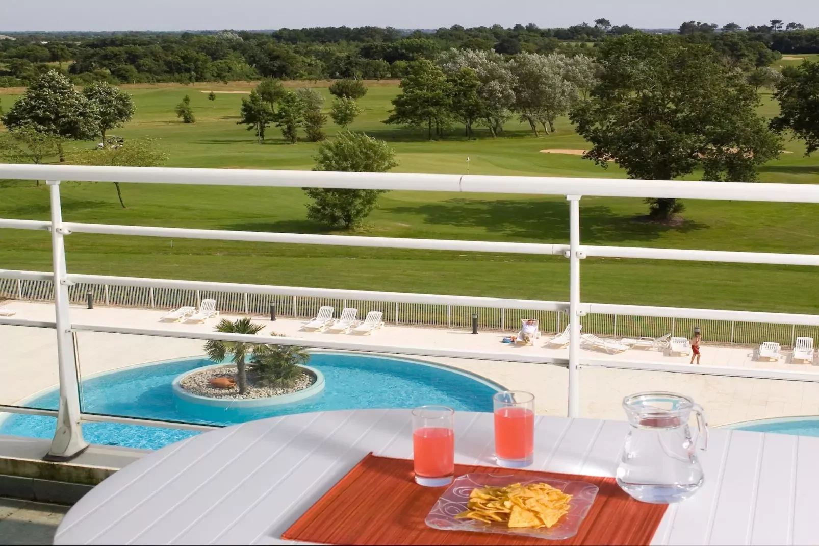 Domaine de Fontenelles 2-View summer