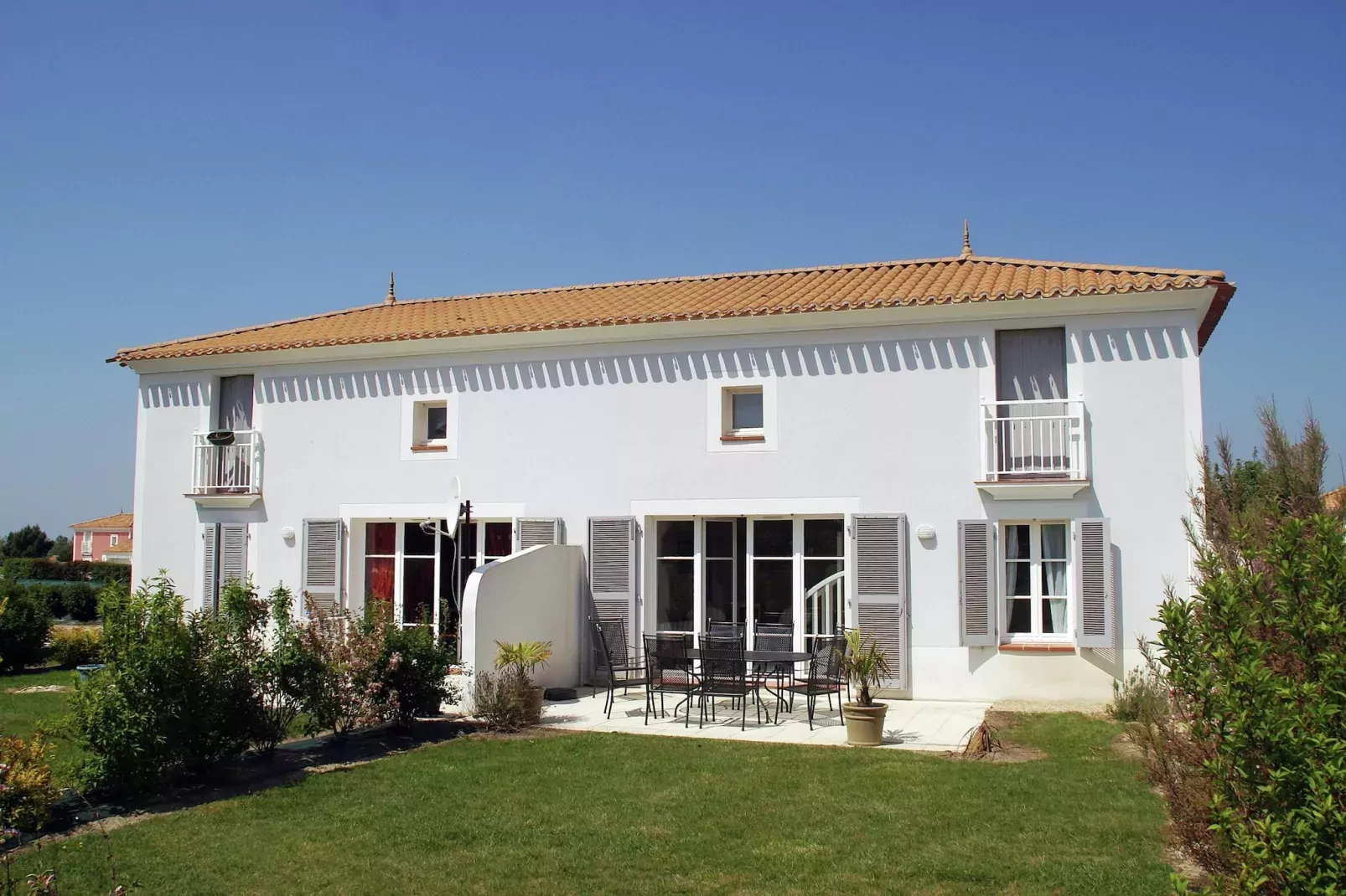Le Domaine de Fontenelles 2-Exterior summer