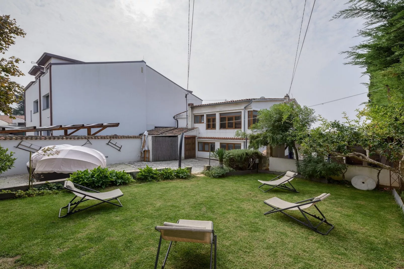 Casa Astrid-Gardens summer