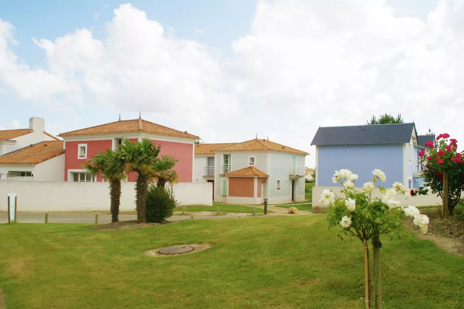 Le Domaine de Fontenelles 2-Areas summer 1km
