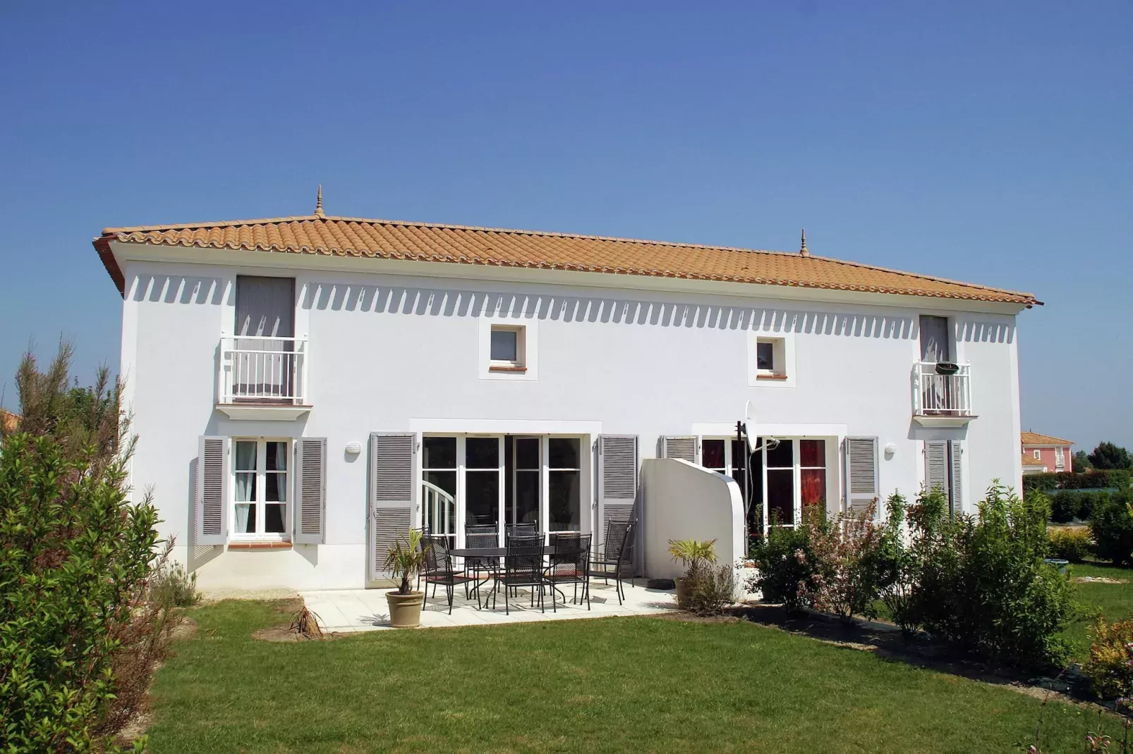 Le Domaine de Fontenelles 2-Exterior summer