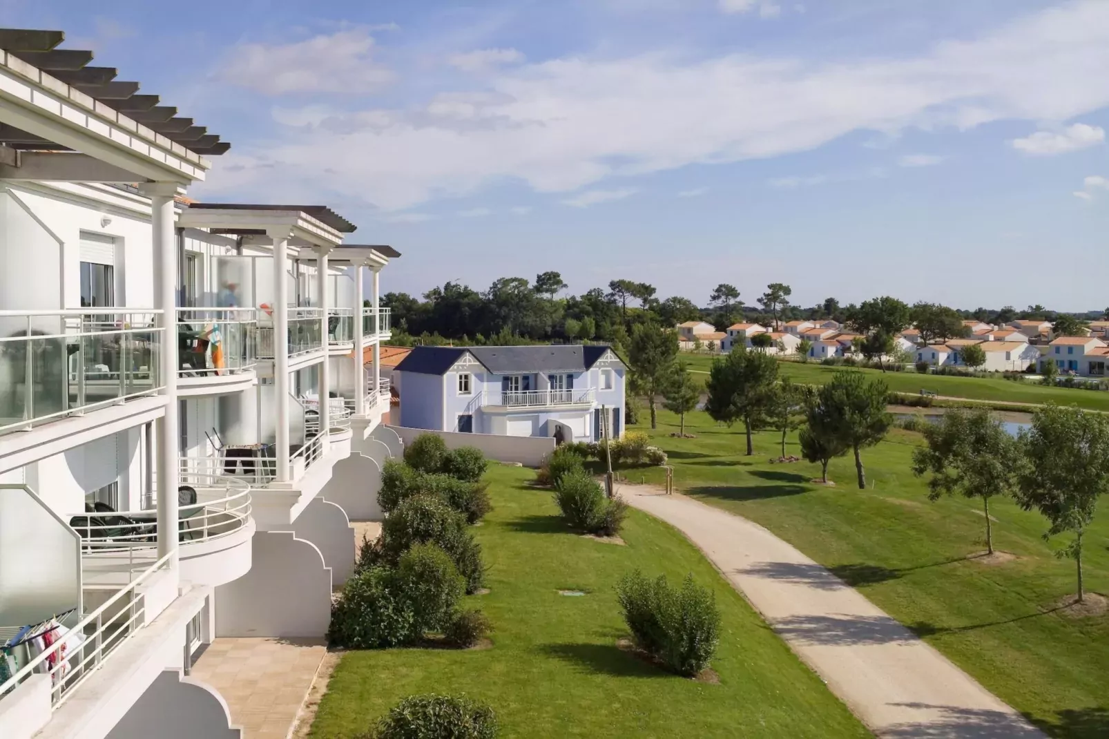 Le Domaine de Fontenelles 7-Exterior summer