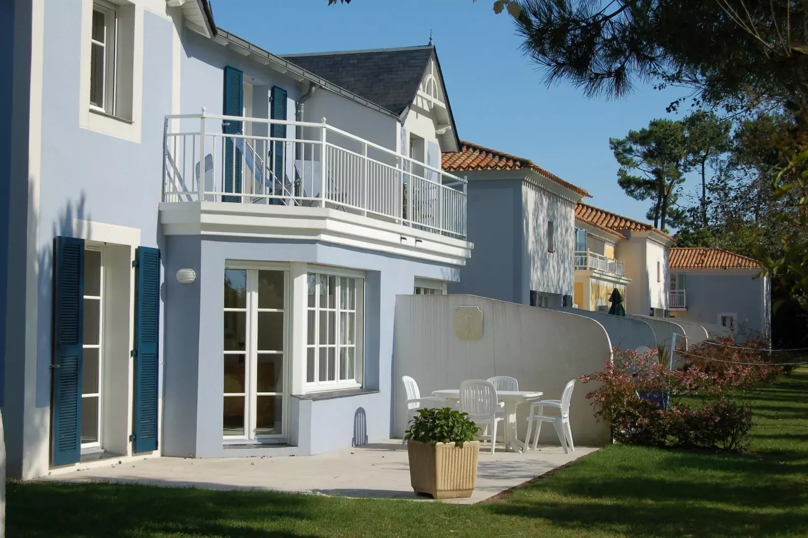 Le Domaine de Fontenelles 3-Exterior summer