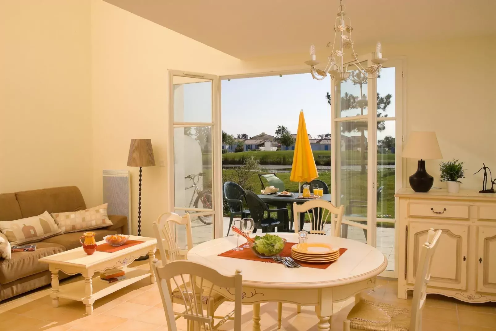 Le Domaine de Fontenelles 3-Dining room