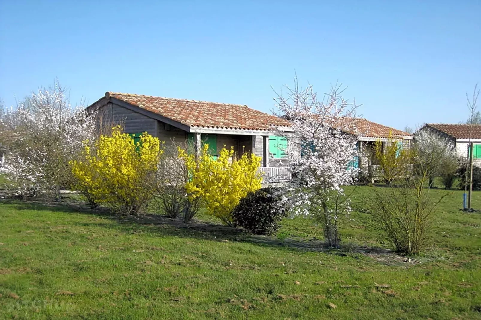 Le Domaine de Fontenelles 3-Areas summer 1km