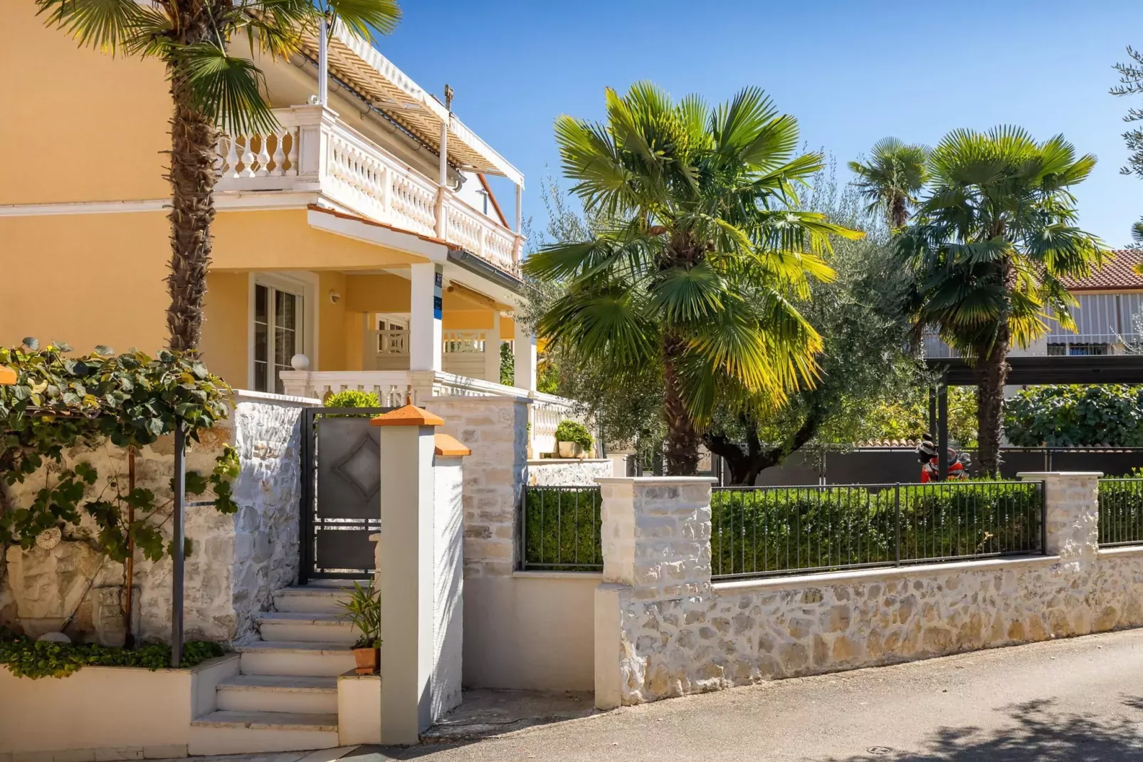 Premium Apartment Hari II-Exterior summer