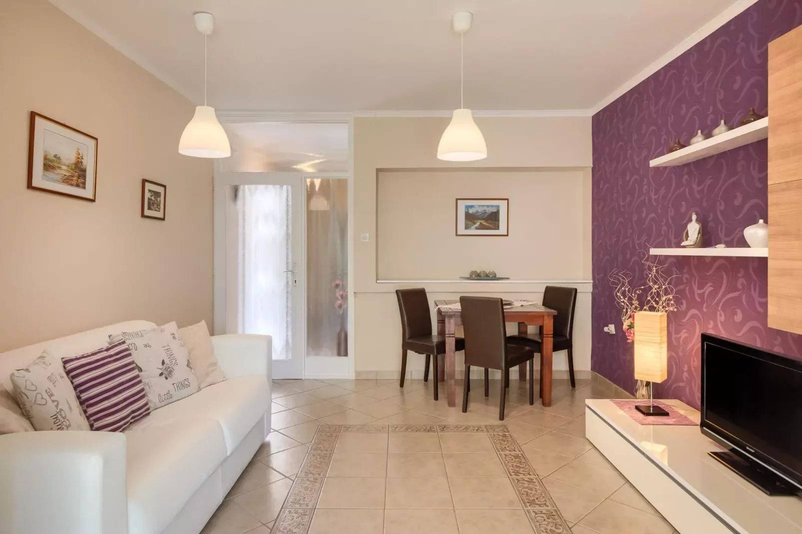 Premium Apartment Hari II-Living room