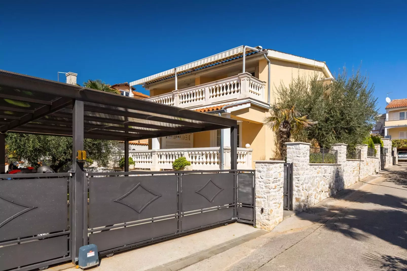Premium Apartment Hari II-Exterior summer