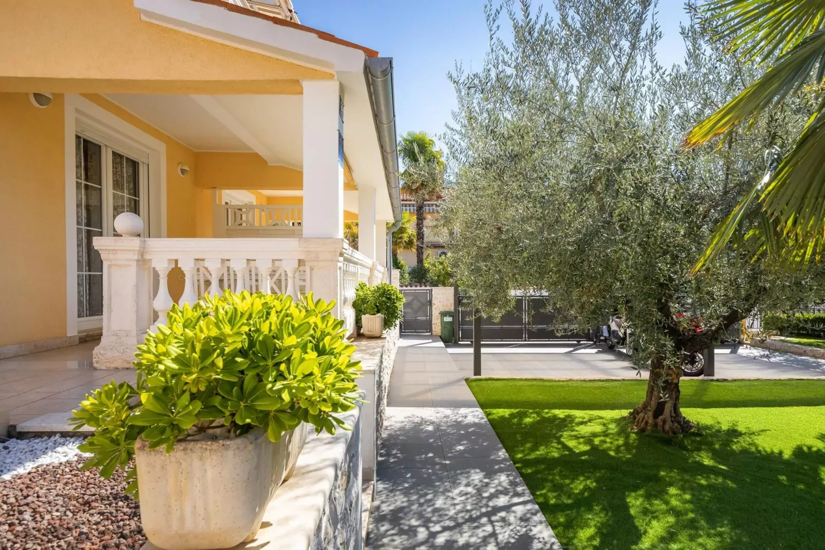 Premium Apartment Hari II-Exterior summer