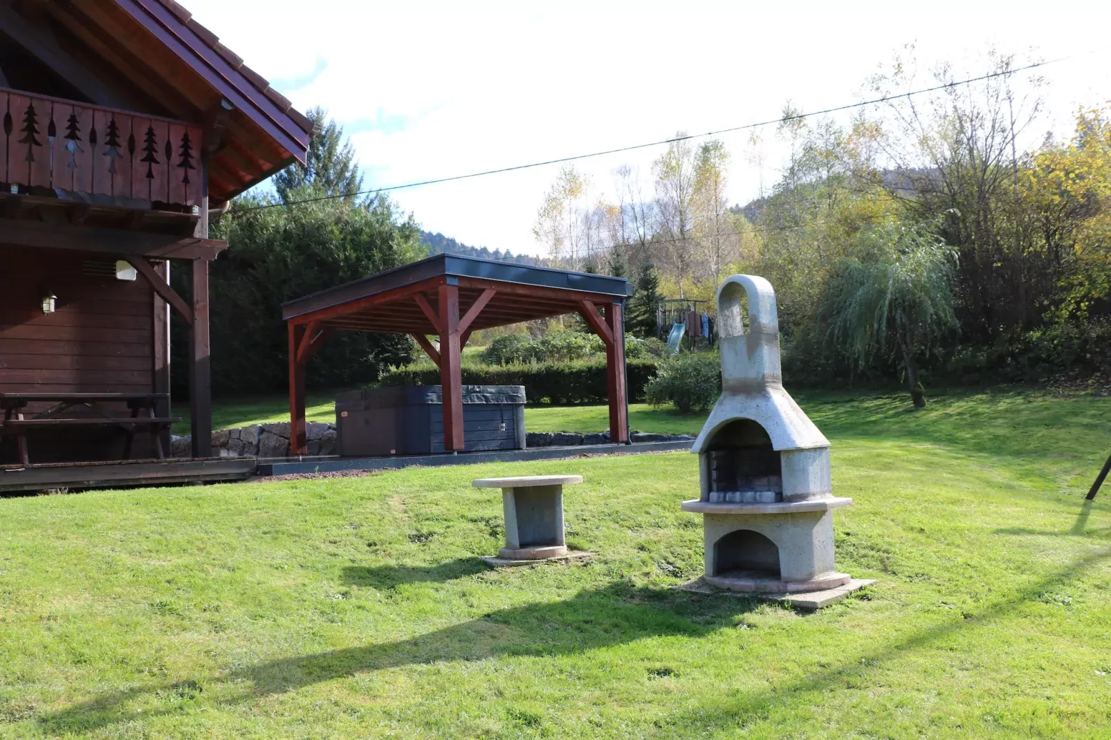 Chalet de montagne-Jardins en été