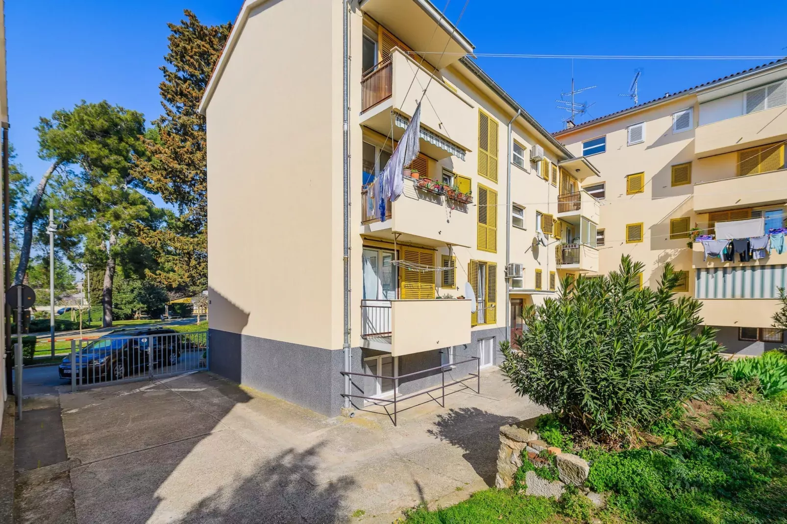 Premium apartment Peschiera Porec-Exterior summer
