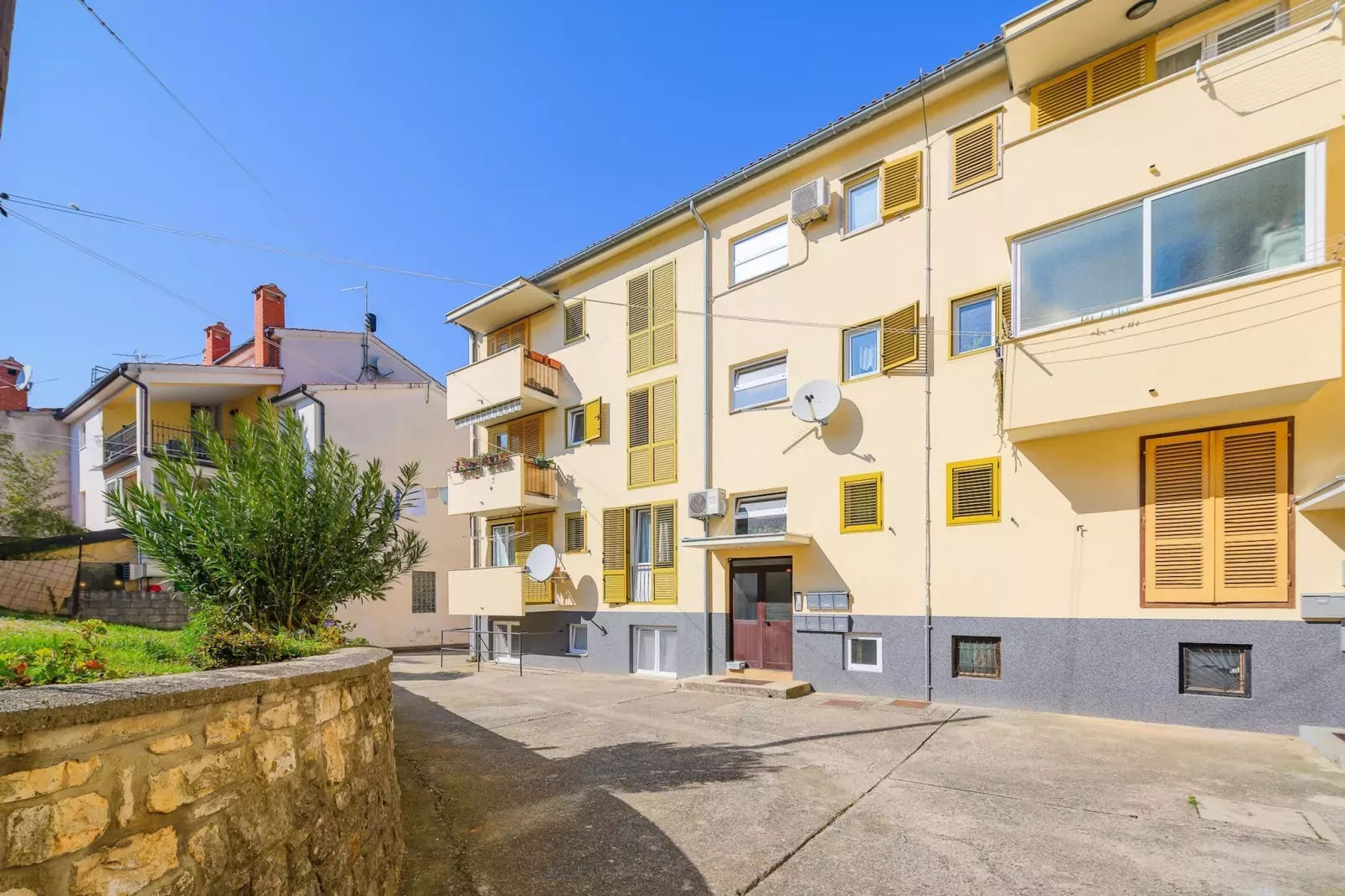 Premium apartment Peschiera Porec-Exterior summer