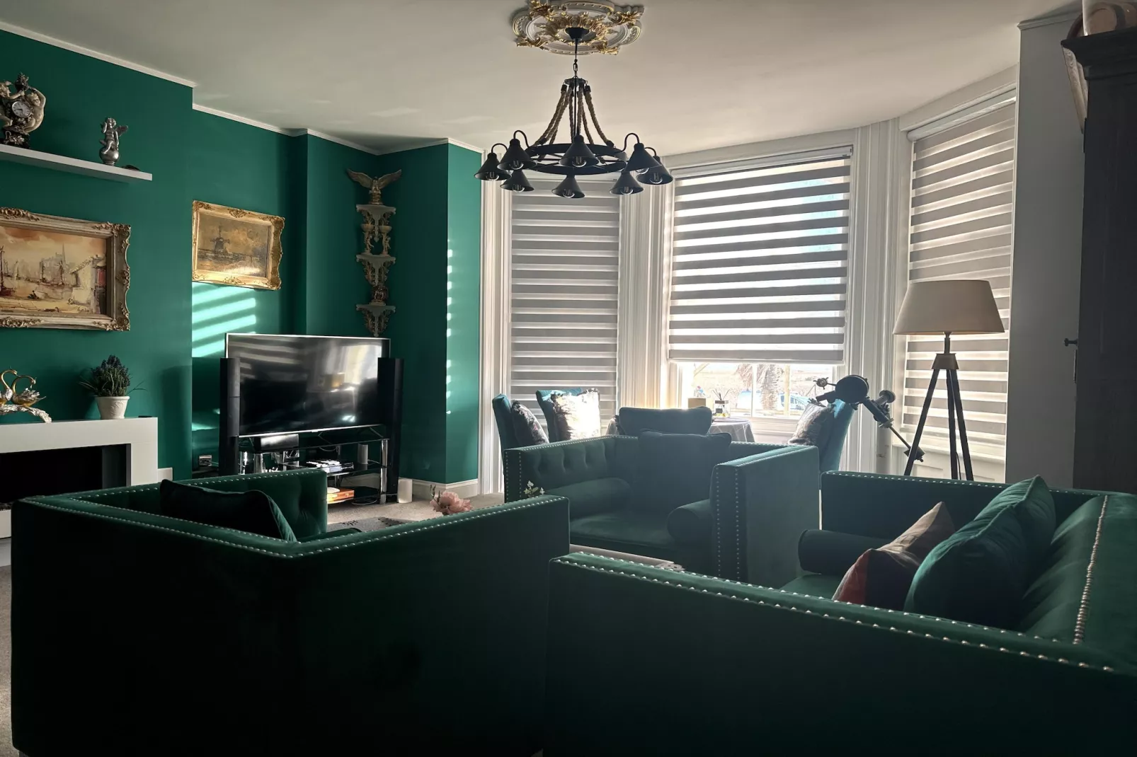 Golden Swan House-Living room