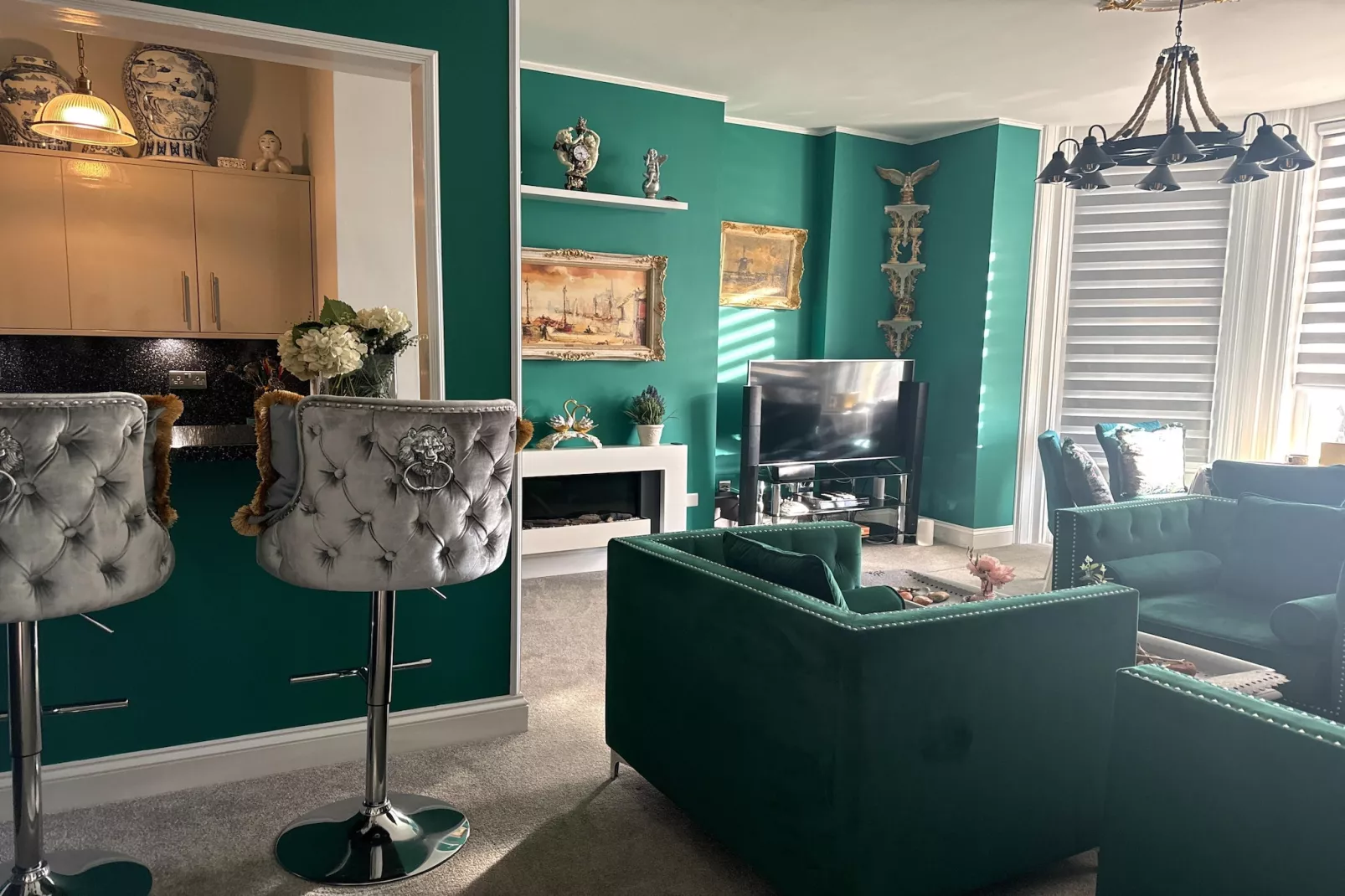 Golden Swan House-Living room