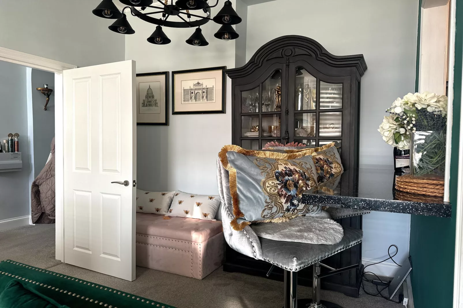 Golden Swan House-Living room
