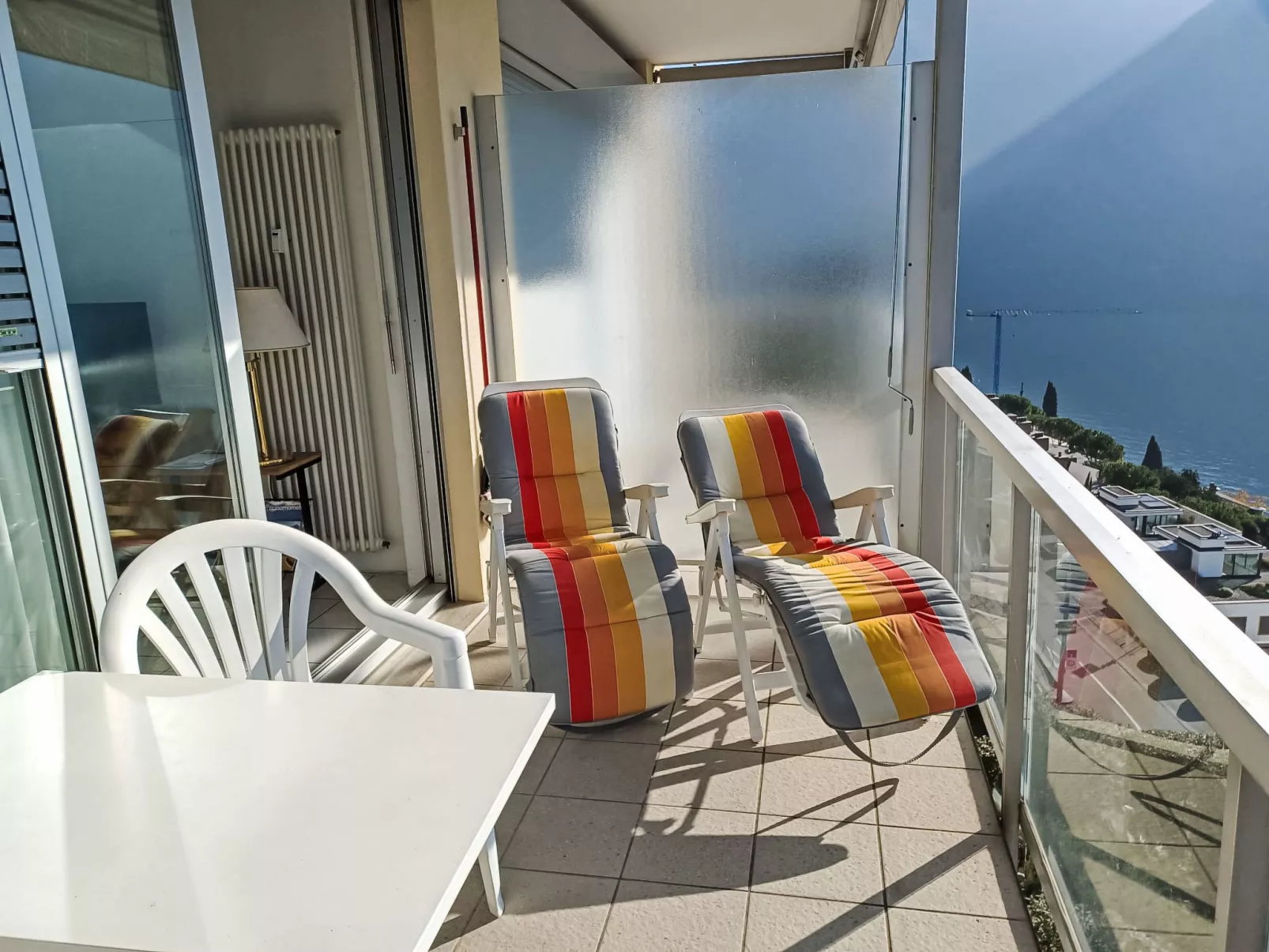 Vista Lago-Inside
