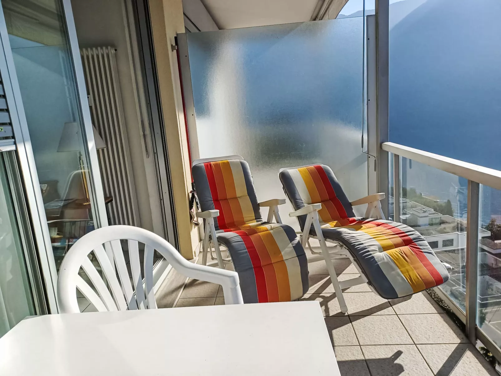 Vista Lago-Inside