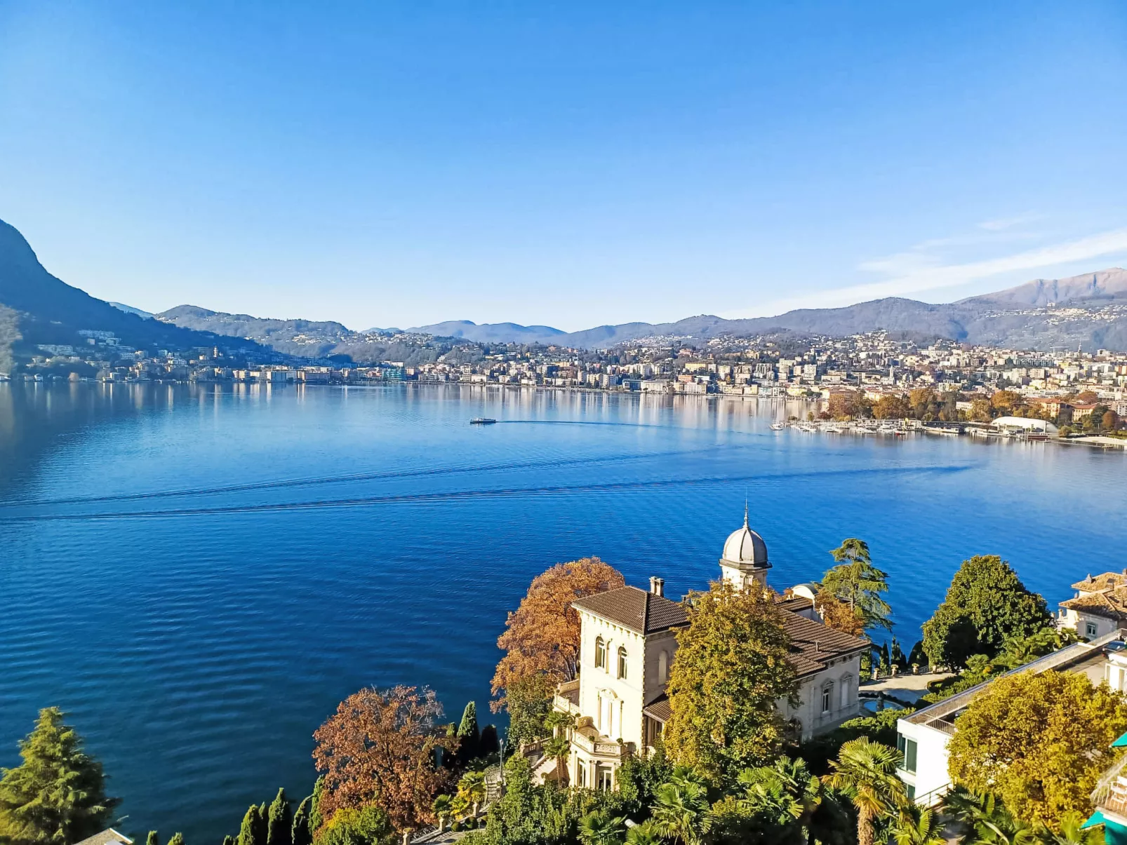 Vista Lago-Outside