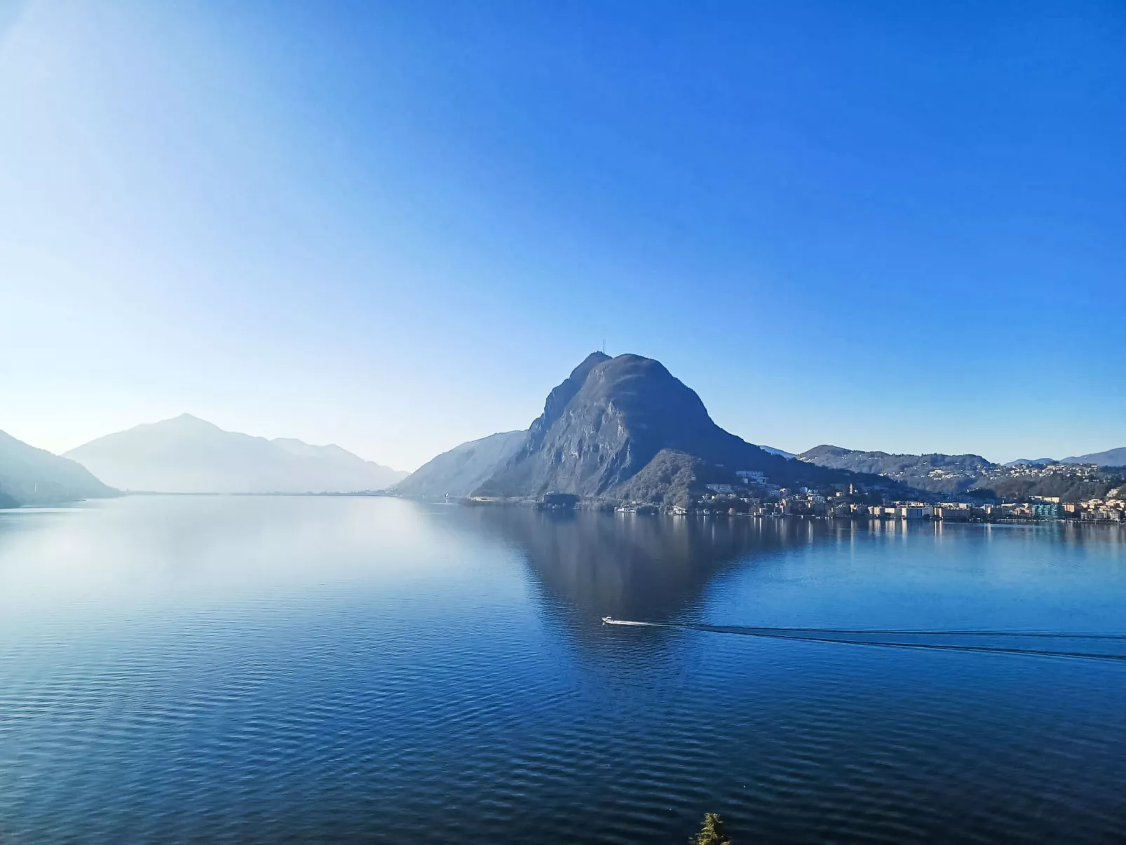 Vista Lago-Outside