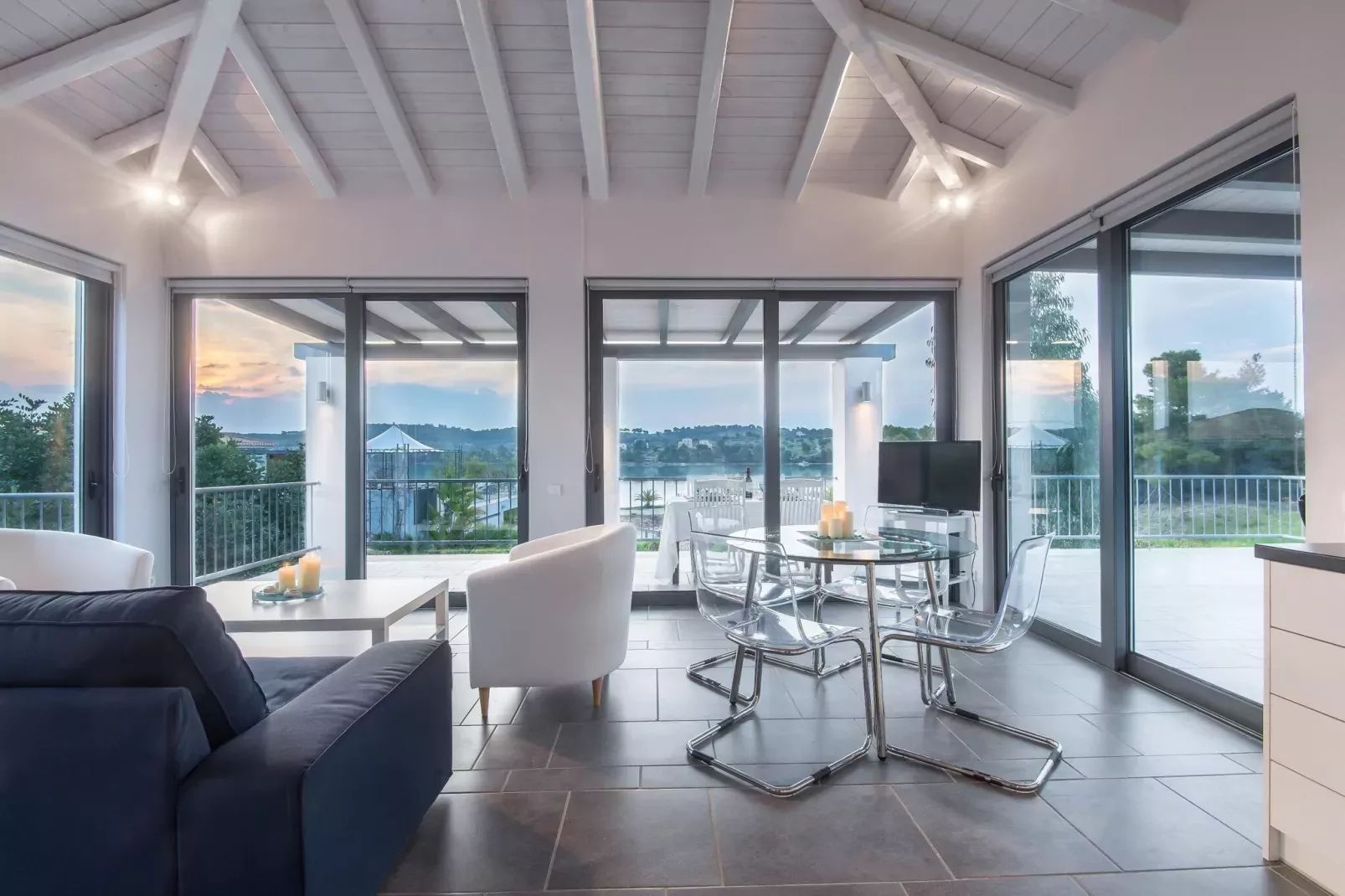 Sea View  Maisonette-Palier