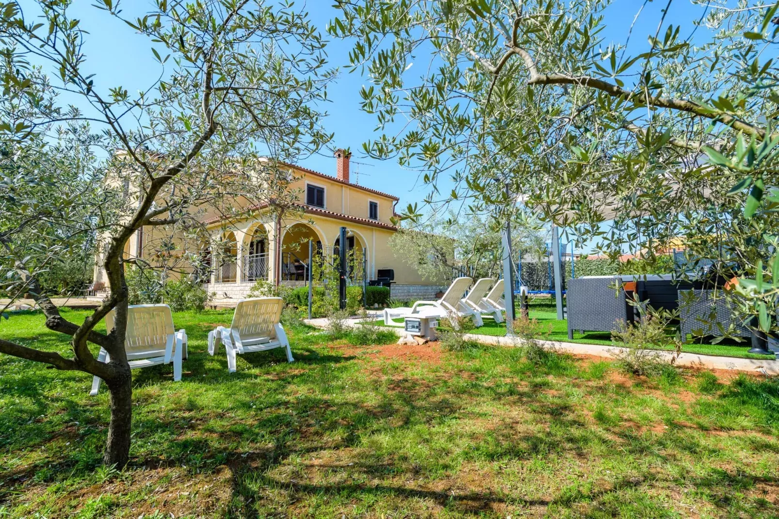Apartment Josipa with Whirpool in Porec-Gardens summer