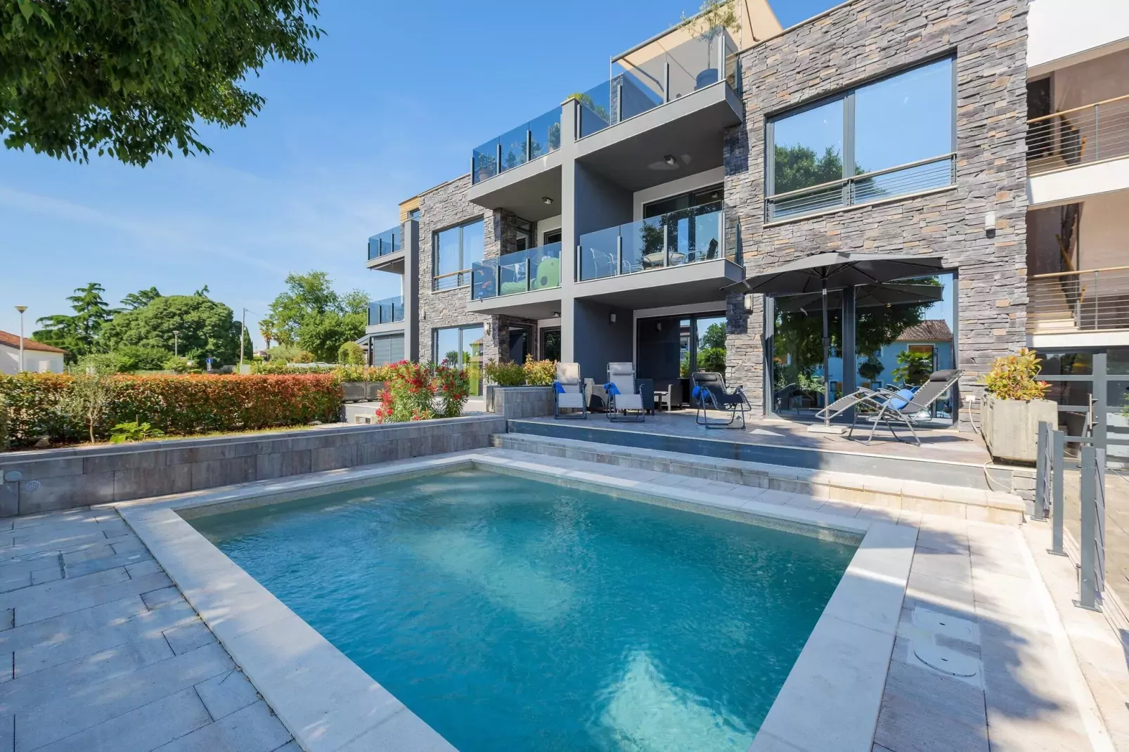 poolofhouse