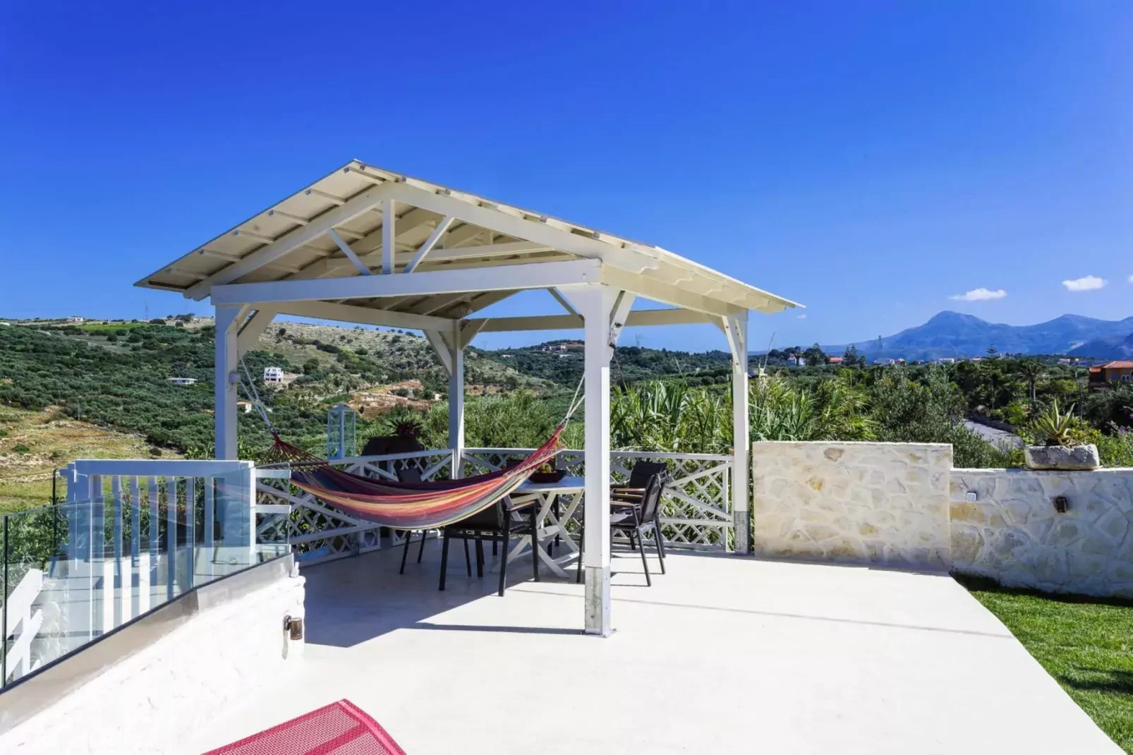 Villas Avra & Pyrgos, Episkopi-Villa Avra, ca. 120 qm, 6 pax-Terrassenbalkon