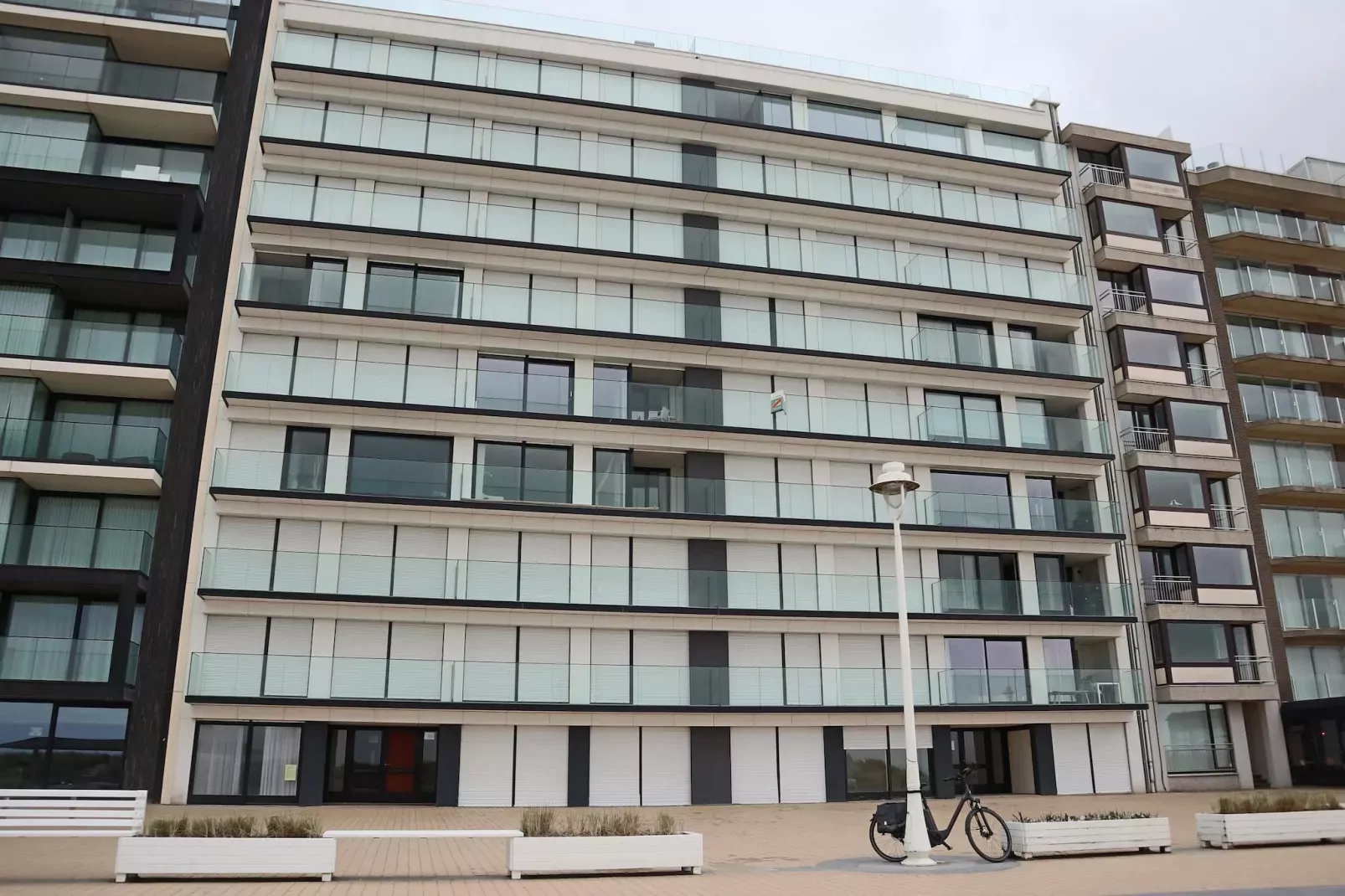 AMBASSADE 0501GAR-Extérieur été