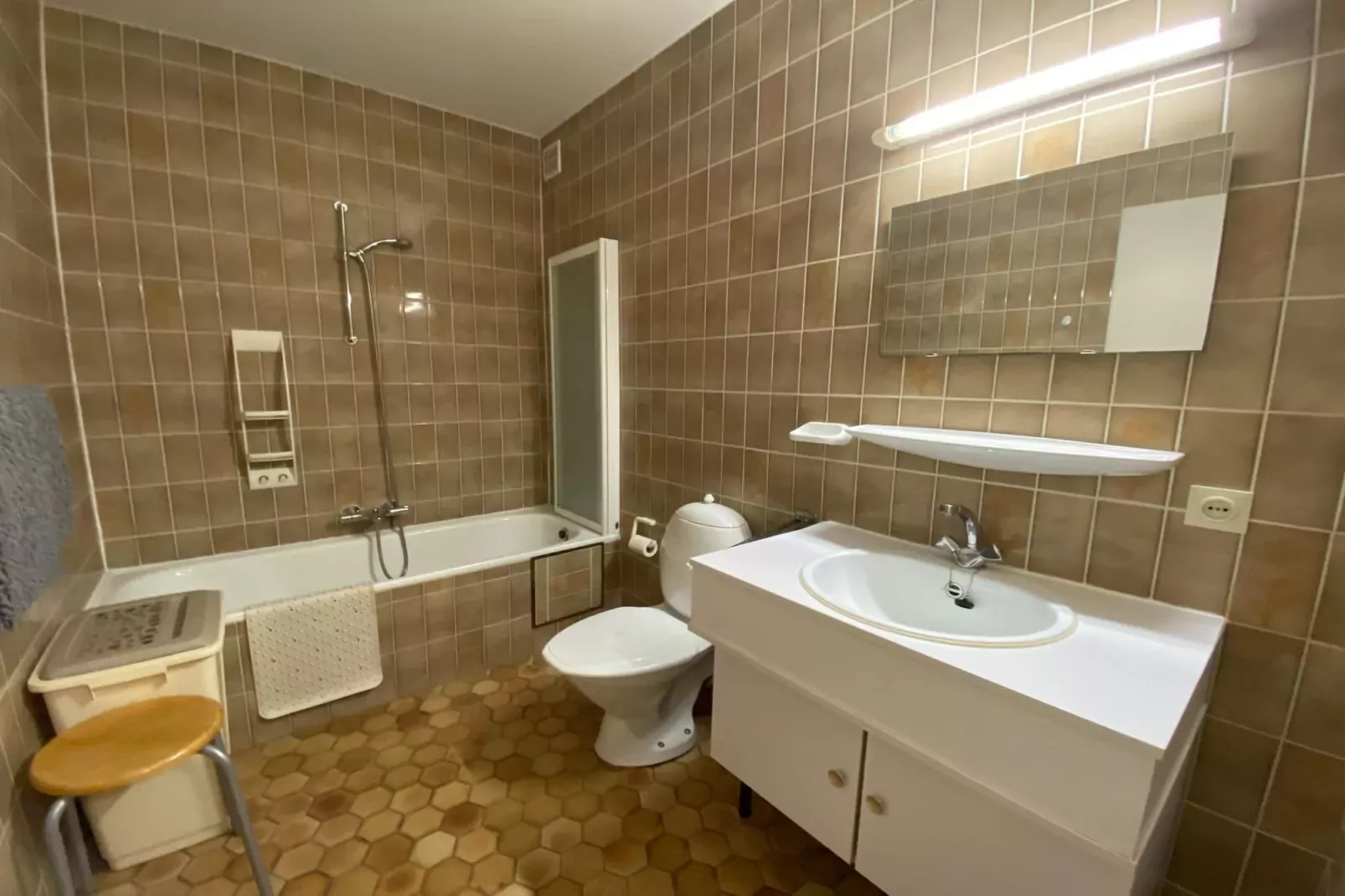 AMBASSADE 0501GAR-Salle de bain