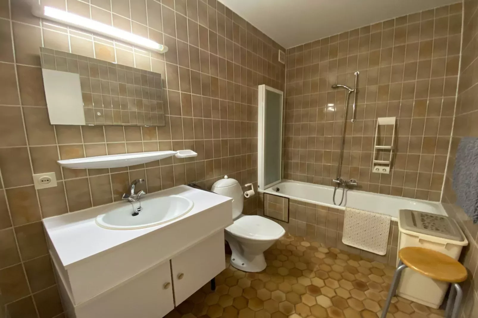 AMBASSADE 0501GAR-Salle de bain