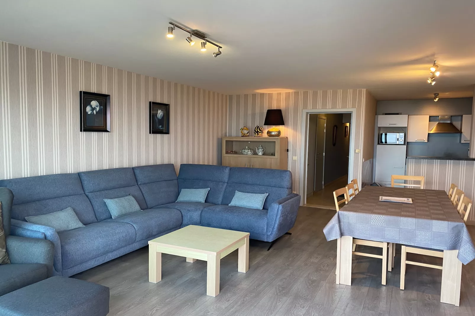 SEAFLOWER 304-Living room