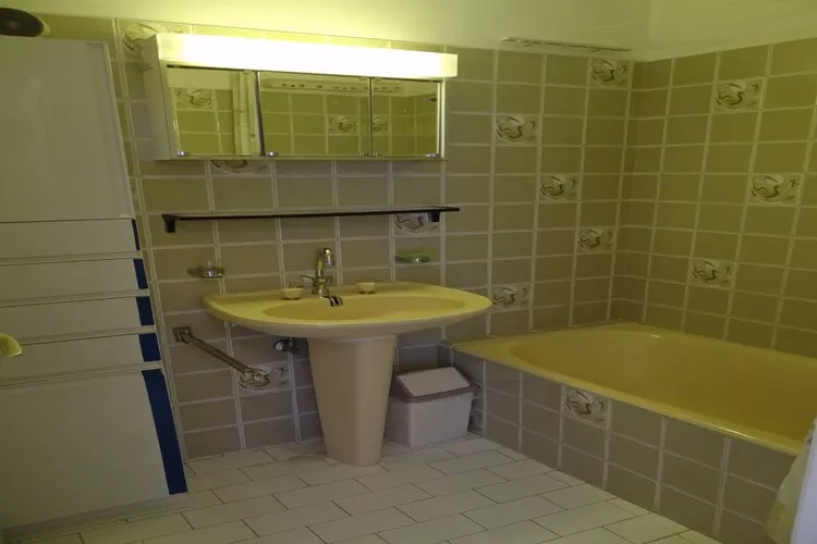 MERMAID I 402-Kitchen