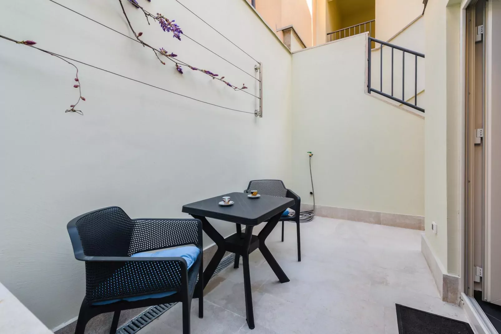 Apartment Urban Black-Terrassenbalkon