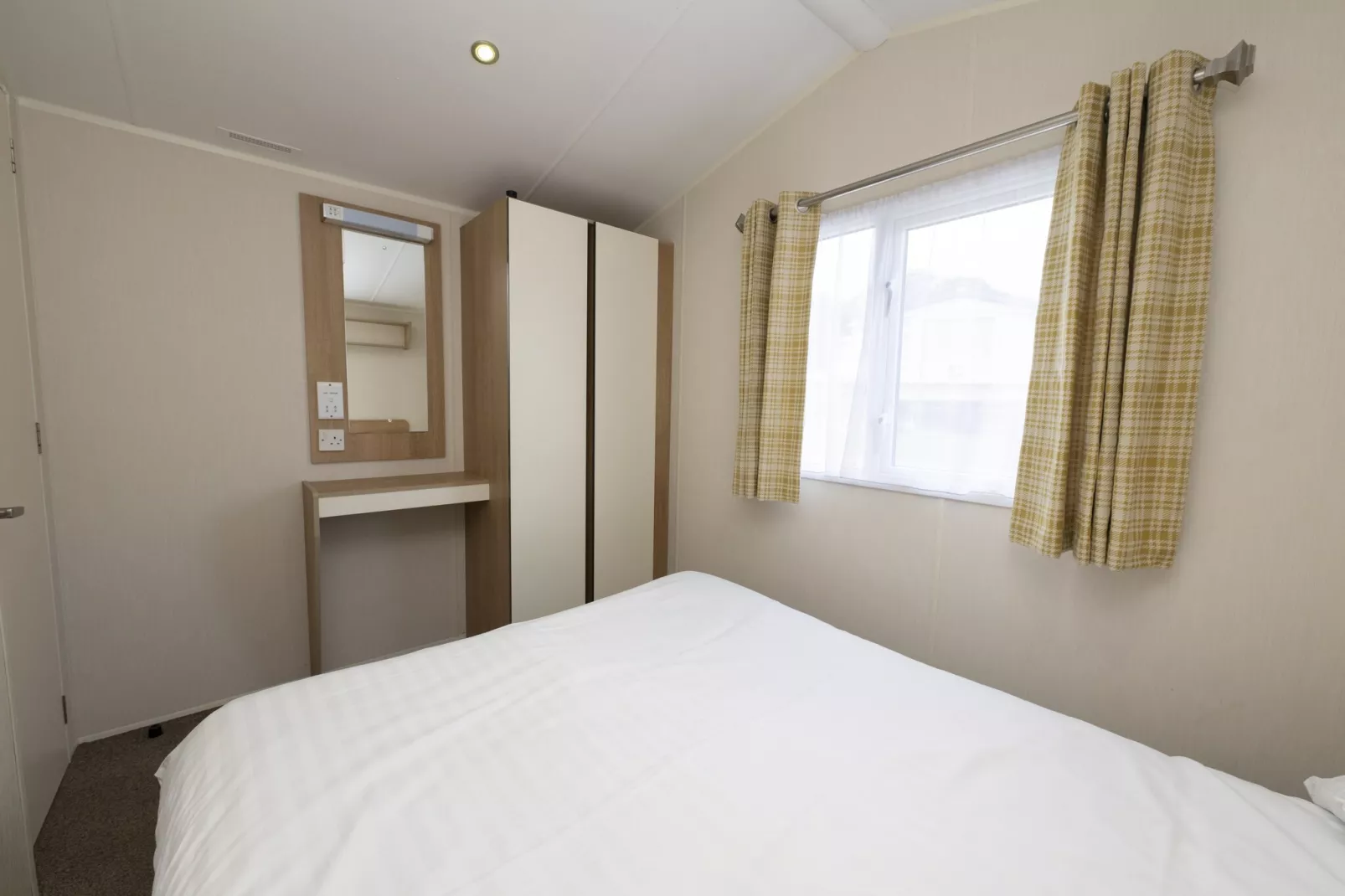 MERMAID I 402-Bedroom
