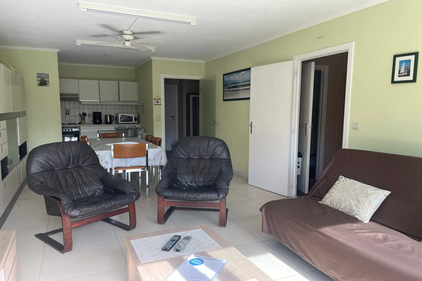 MERMAID I 402-Living room