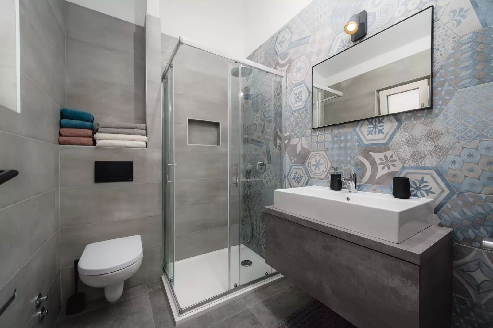 Apartment Urban Grey-Badezimmer
