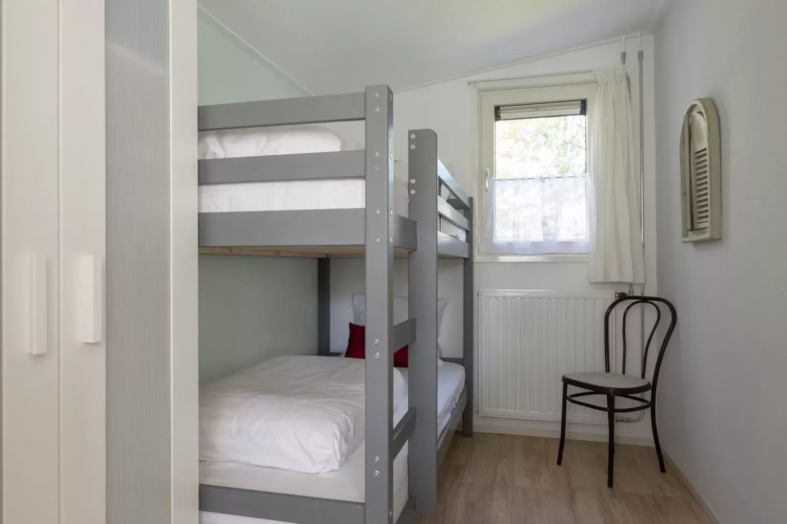 Garnekuul 52-Bedroom