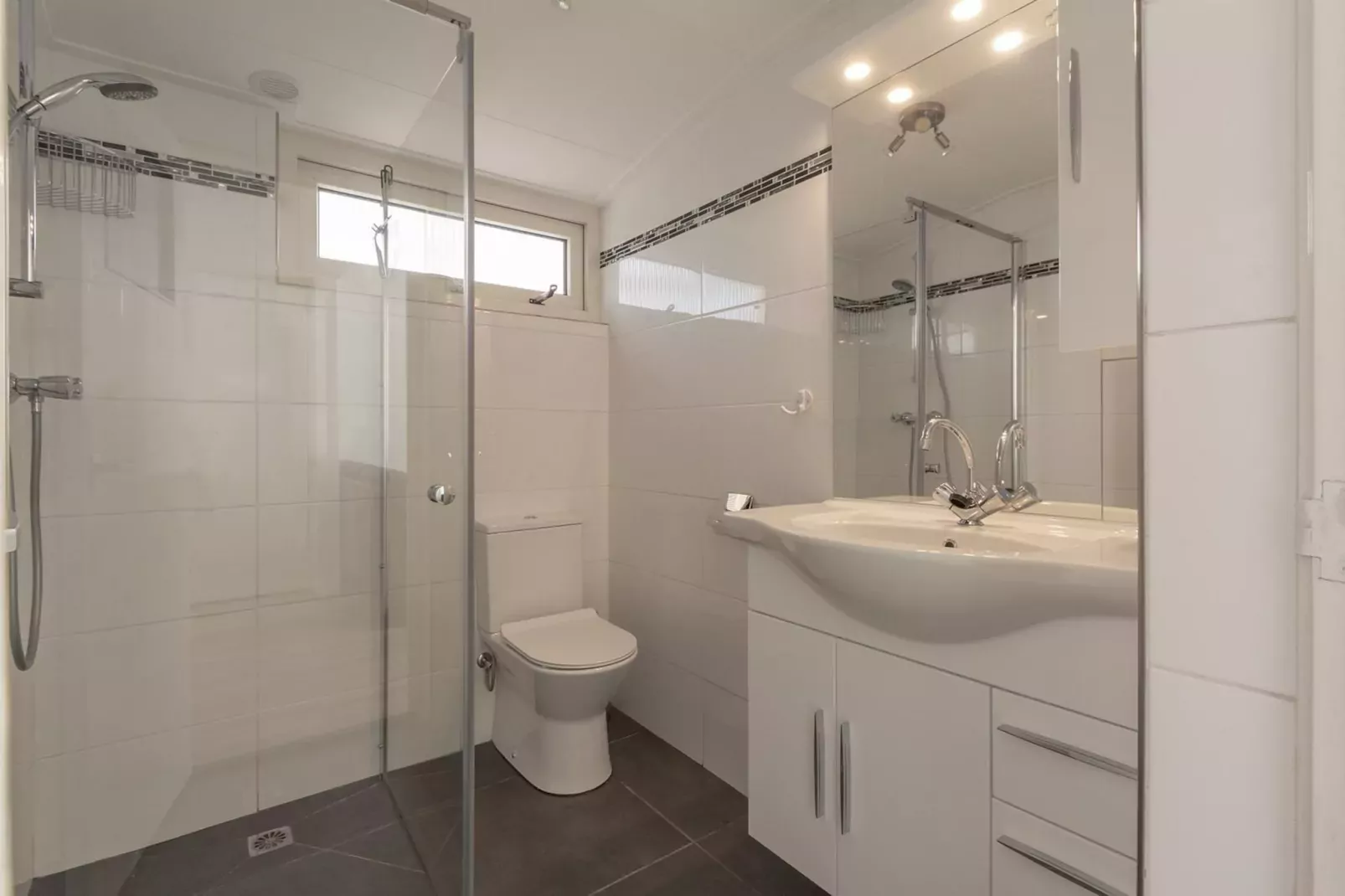 Garnekuul 52-Bathroom